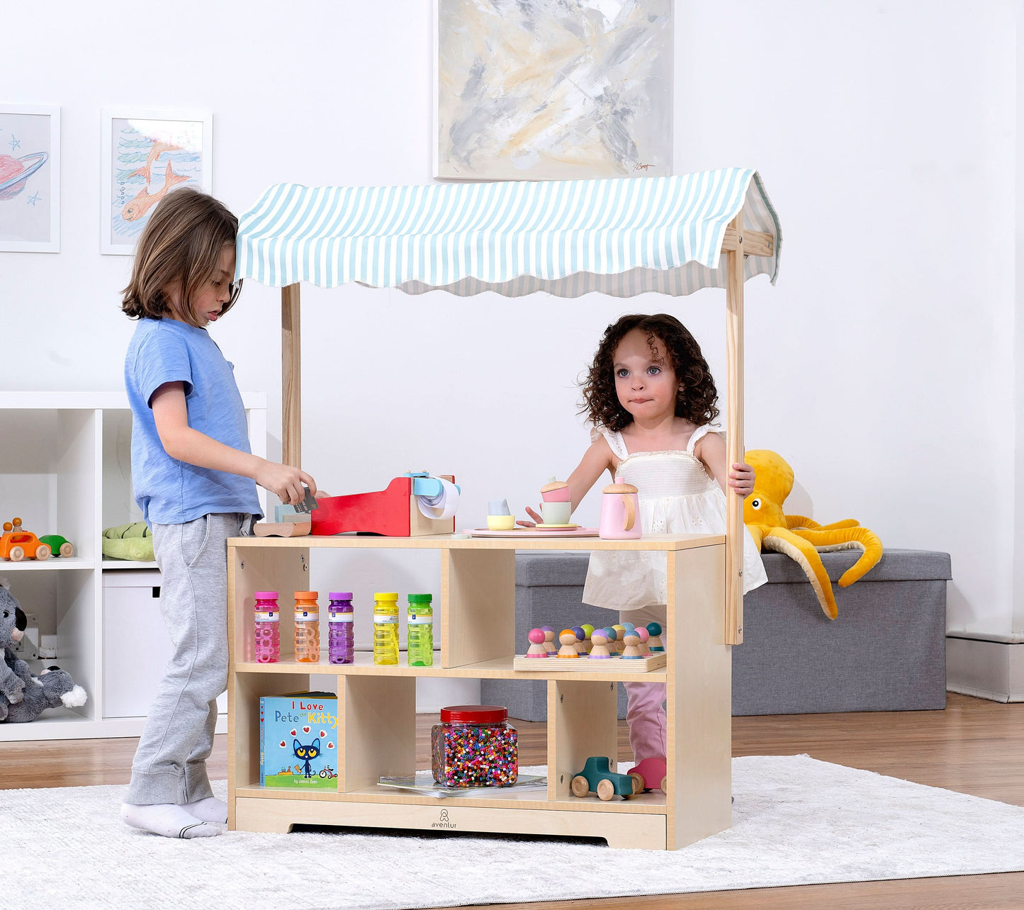 Holly Wooden Market Stand – Kids’ Pretend Play Shop & Display Shelf