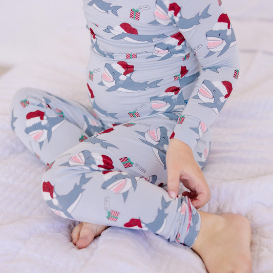 Print Long Sleeve Pajama Set in Illusion Blue Holiday Sharks