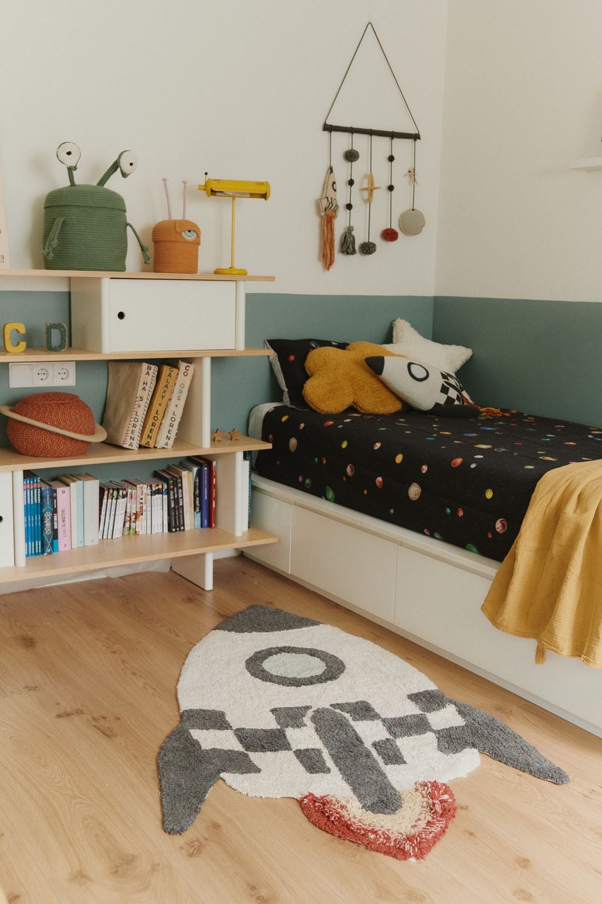 Knitted Cushion ROCKET