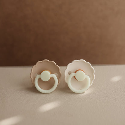 FRIGG Daisy Night Natural Rubber Pacifier 2-Pack