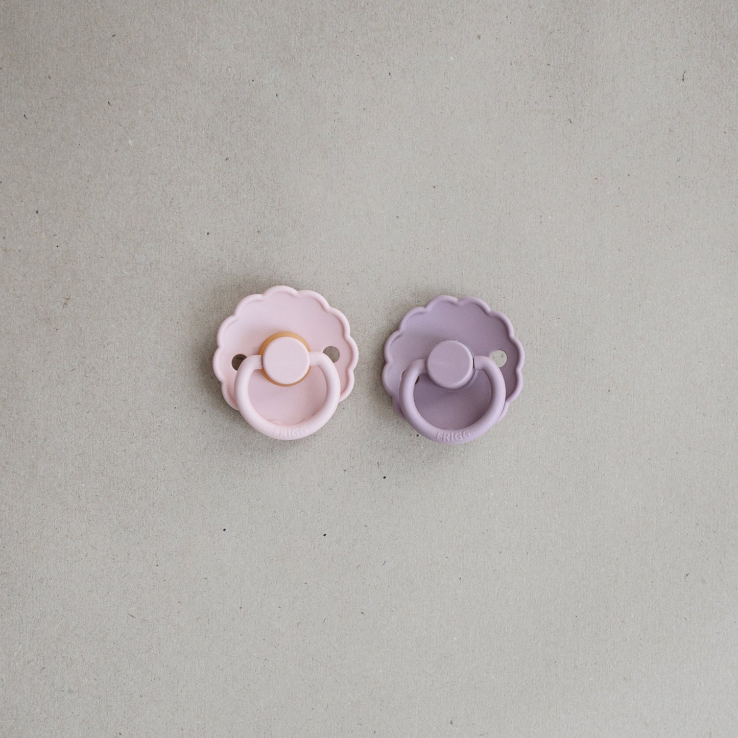 FRIGG Daisy Natural Rubber Pacifier 2-Pack