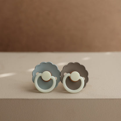 FRIGG Daisy Night Silicone Pacifier 2-Pack