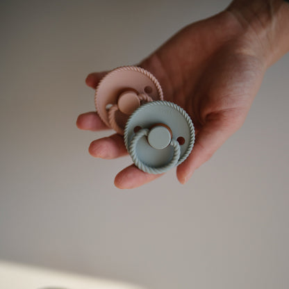 FRIGG Rope Natural Rubber Pacifier 2-Pack