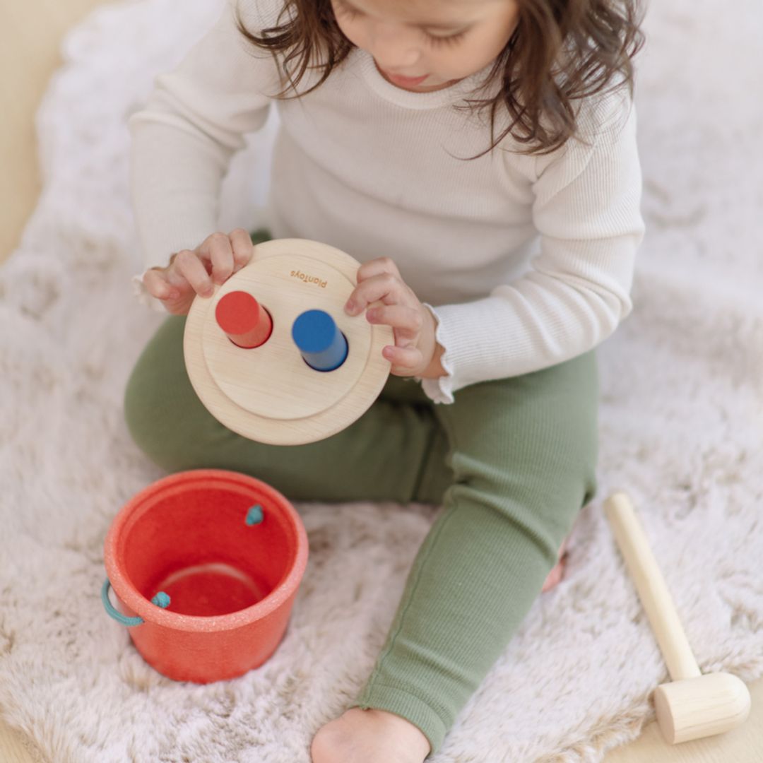 Hammering Peg Bucket