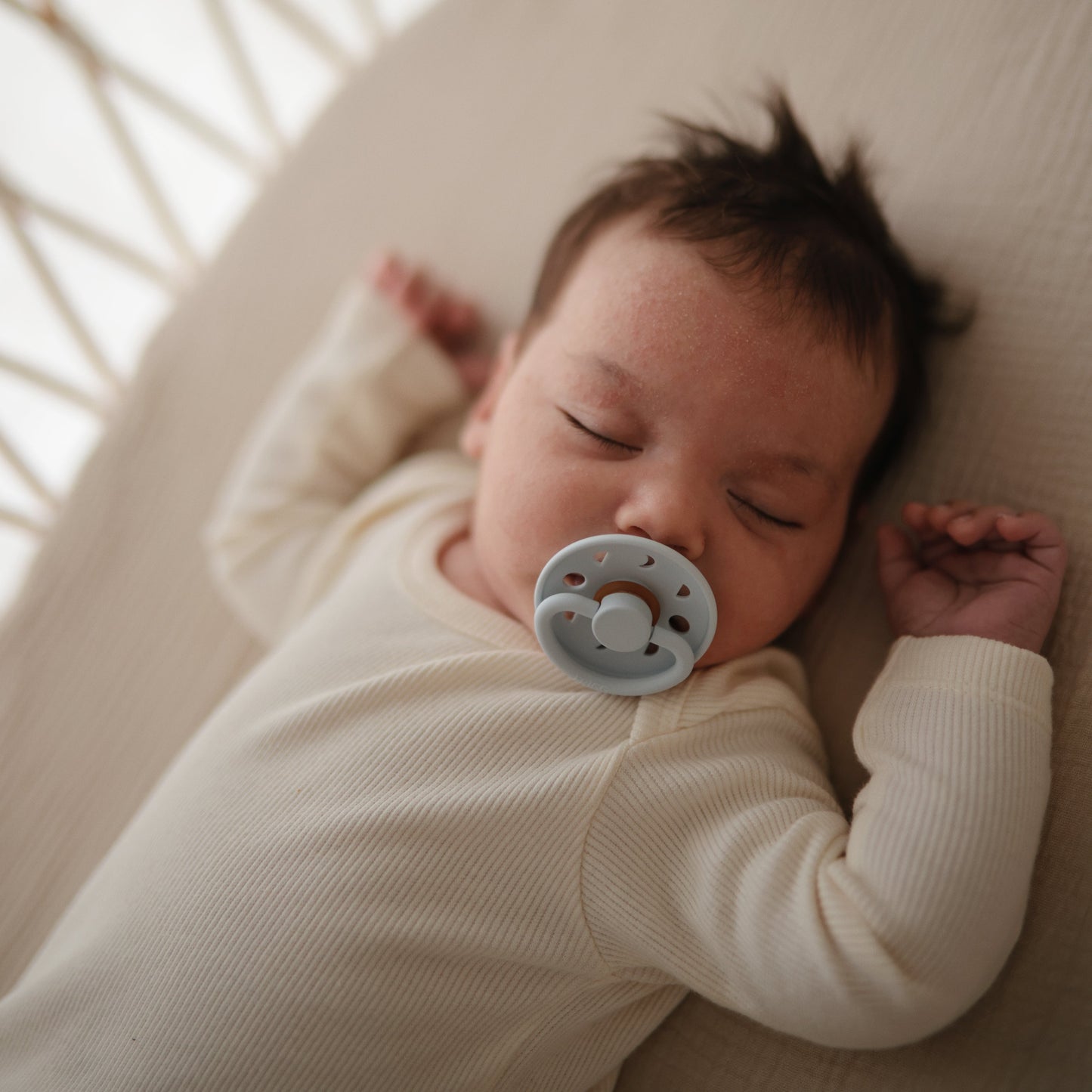 FRIGG Moon Natural Rubber Pacifier 2-Pack