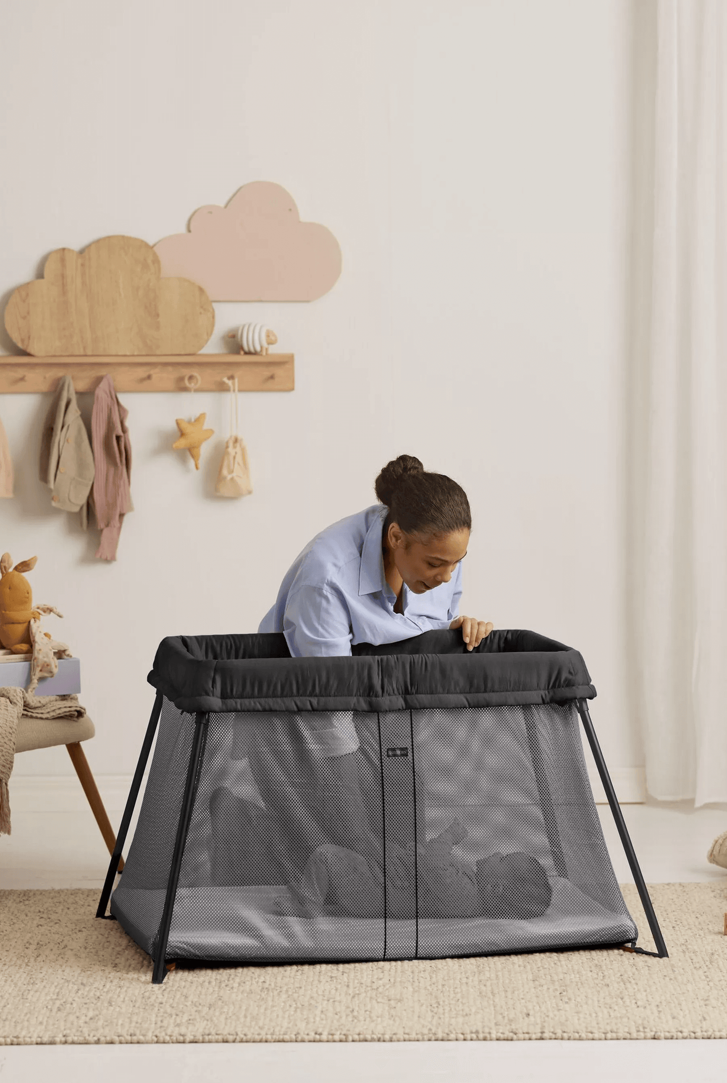 BabyBjörn Travel Crib Light Bundle With Fitted Sheet