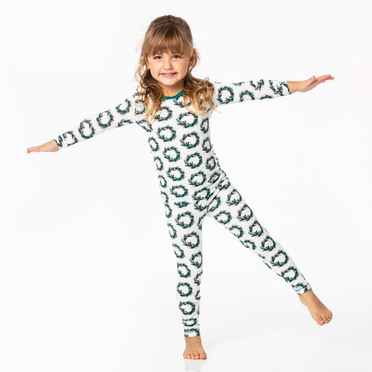 Print Long Sleeve Pajama Set in Natural Holiday Wreath