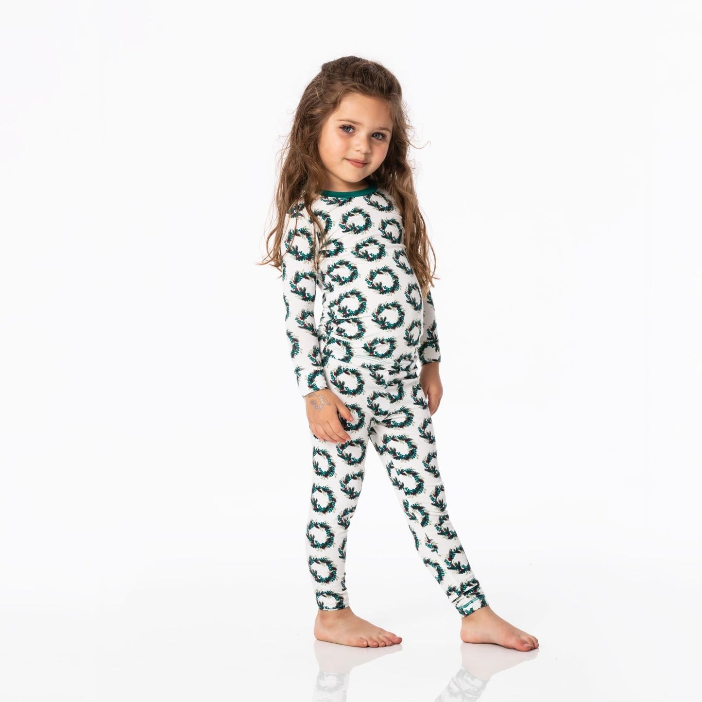 Print Long Sleeve Pajama Set in Natural Holiday Wreath