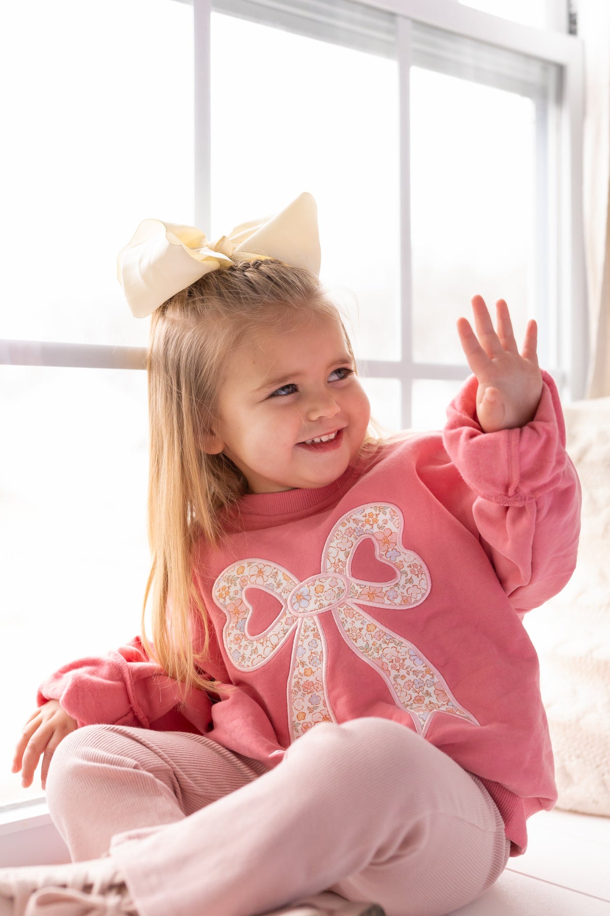 Applique Floral Bow Crewneck Sweatshirt