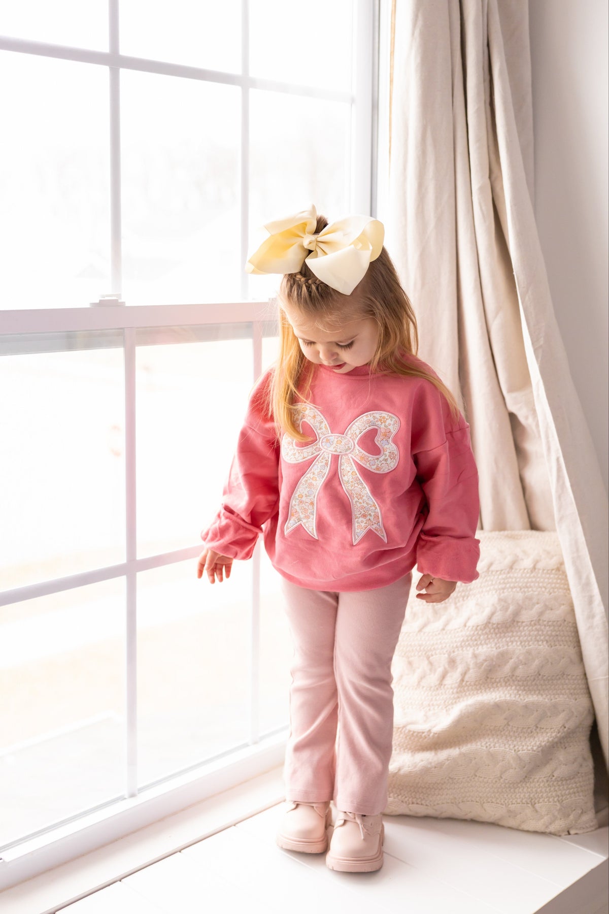 Applique Floral Bow Crewneck Sweatshirt